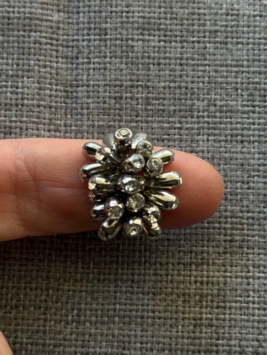 Cookie Lee Silver Tone Rhinestone Cluster Stretch Ring | Statement Cocktail Ring - Picture 2 of 3